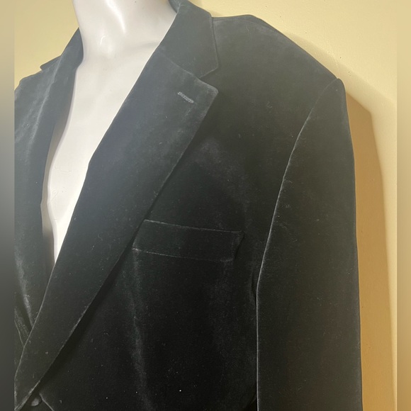 FAVOURBROOK LONDON Make An Offer Velvet Blazer. The velvet is amazingly thick. - Picture 6 of 7